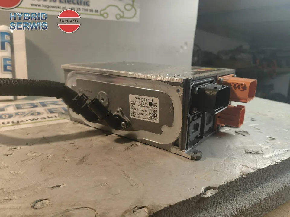 Ładowarka Audi Q7 Q8 9Y0915681B