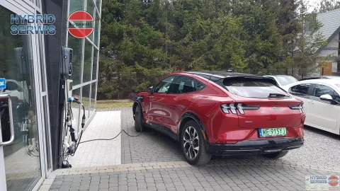 Ford Mach-E ładowanie