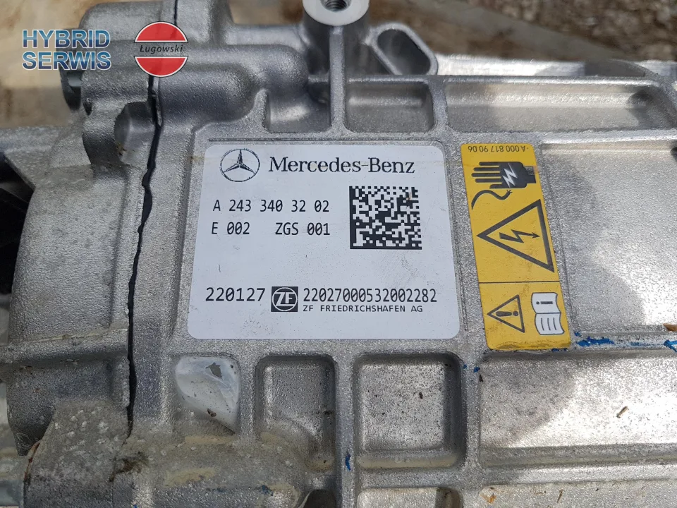 Silnik elektryczny samochodu tył Mercedes Benz EQA EQB EQC A2433403202