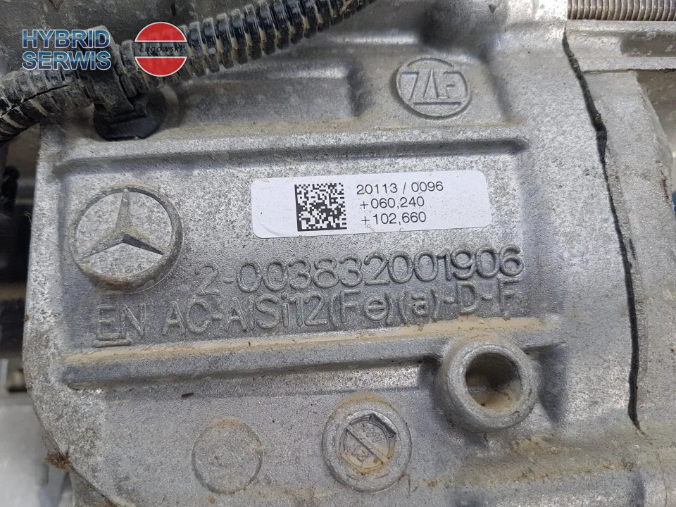 Silnik elektryczny samochodu tył Mercedes Benz EQA EQB EQC A2433403202