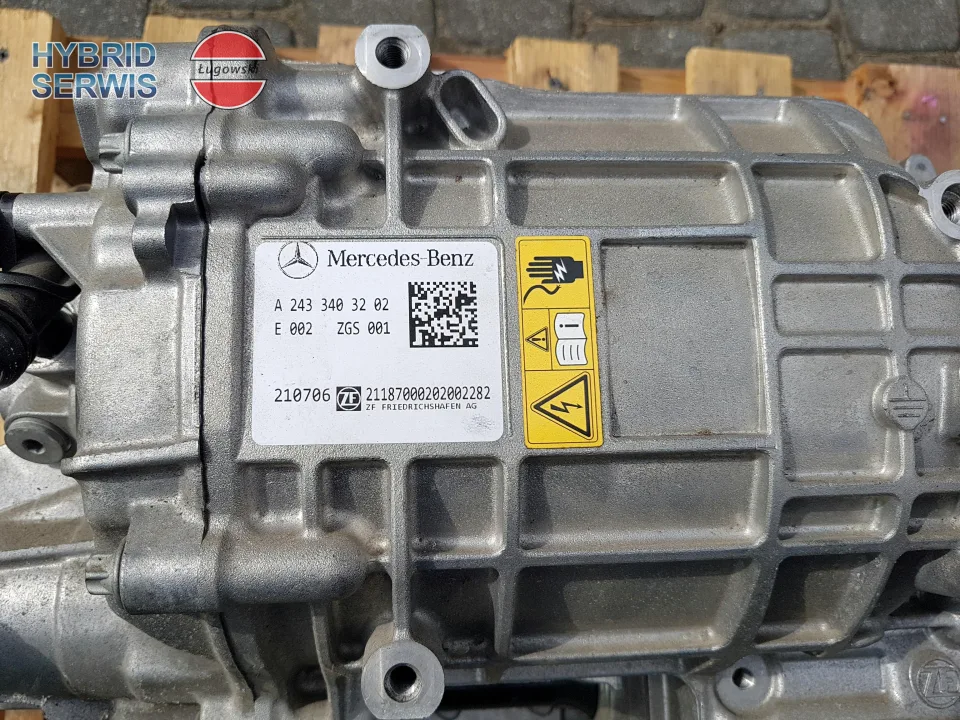 Silnik elektryczny samochodu tył Mercedes Benz EQA EQB EQC A2433403202
